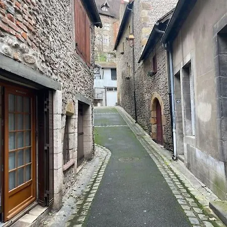 Au Coeur De La Cite Medievale Montlucon